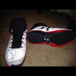 Men’s basketball shoes